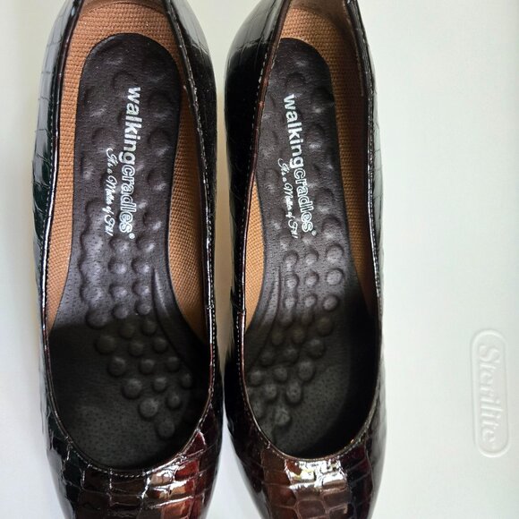 Walking Cradles Brown Croc Embossed Patent Leather Joy Pumps 11 WW - NIB - Picture 1 of 6